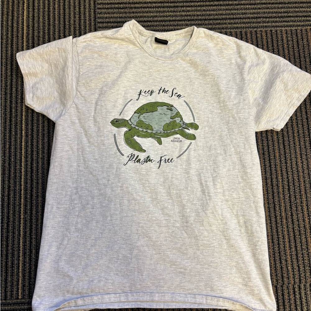 She’d Aquarium Plastic Free Sea Turtle Shirt Size Medium